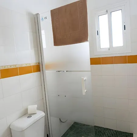 Con Aire Acondicionado Y Patio Ideal Mascosta Solo Alquilamos Familias Y Parejas