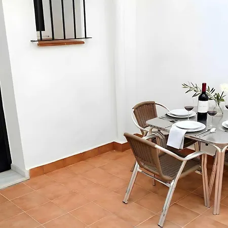 Con Aire Acondicionado Y Patio Ideal Mascosta Solo Alquilamos Familias Y Parejas Appartement