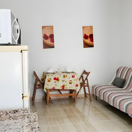 Con Aire Acondicionado Y Patio Ideal Mascosta Solo Alquilamos Familias Y Parejas Appartement Conil De La Frontera