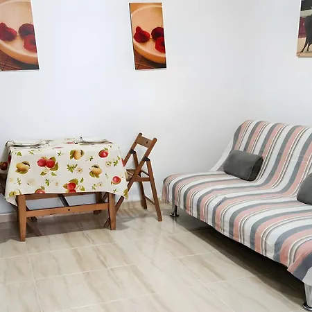 Con Aire Acondicionado Y Patio Ideal Mascosta Solo Alquilamos Familias Y Parejas 公寓
